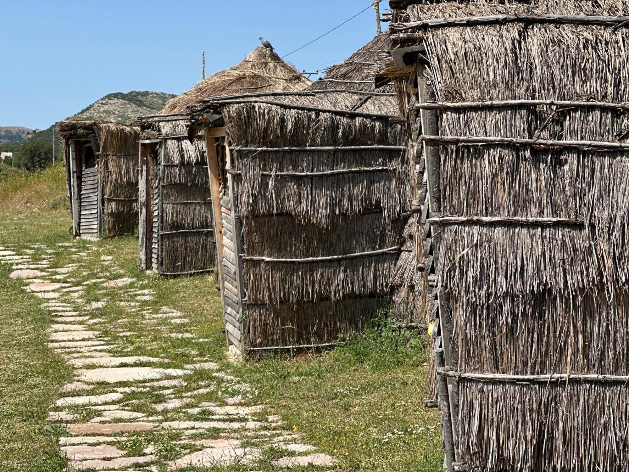 Hotel Camping Lekdushi - Shehu Tepelene Exterior foto