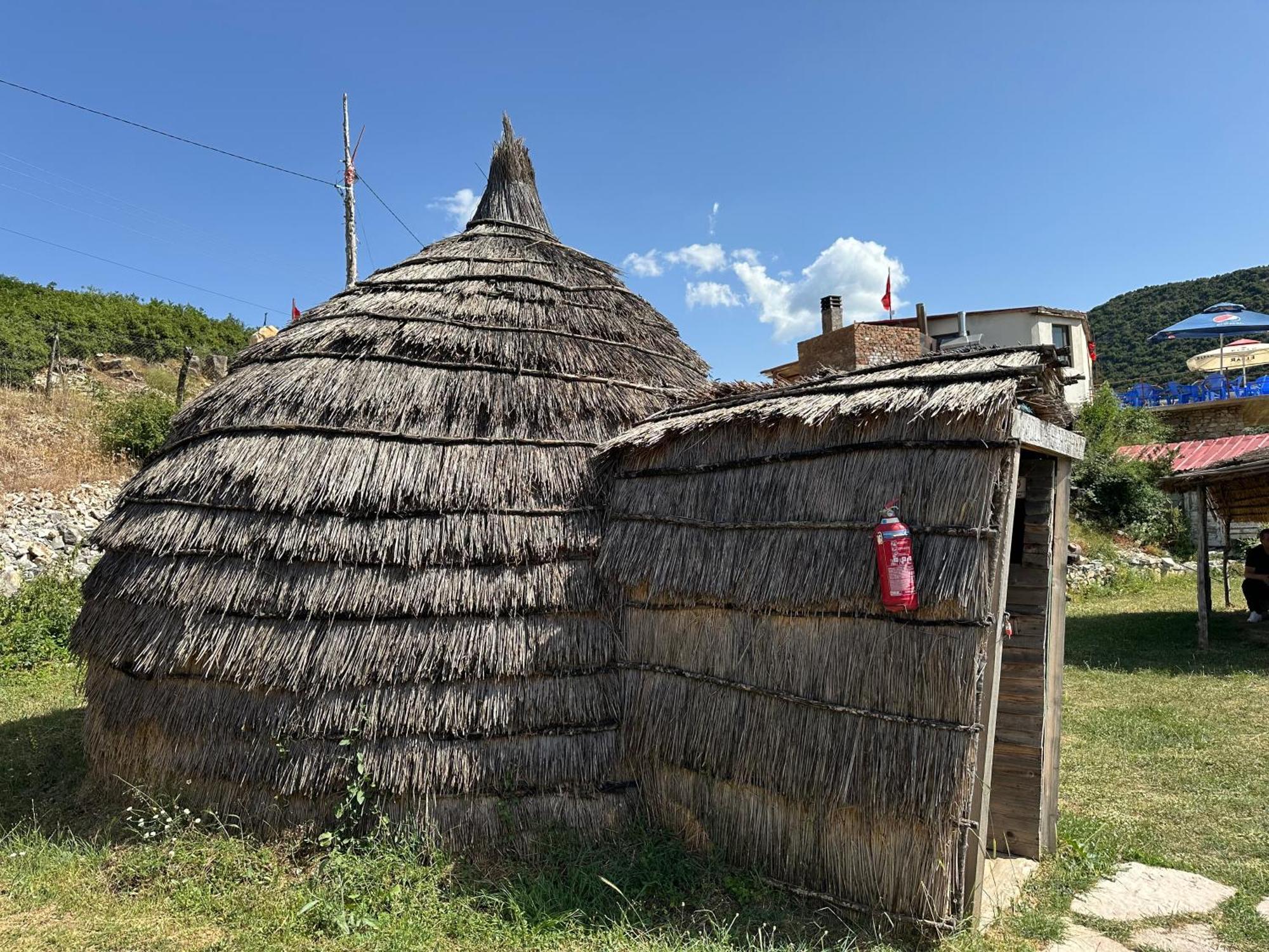 Hotel Camping Lekdushi - Shehu Tepelene Exterior foto