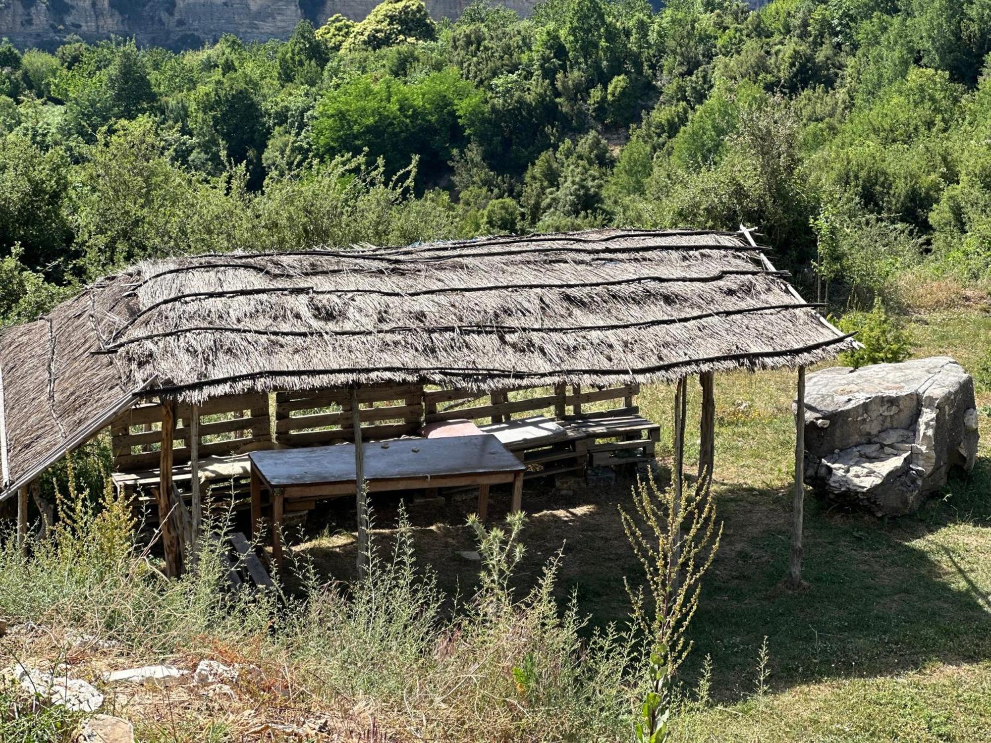 Hotel Camping Lekdushi - Shehu Tepelene Exterior foto